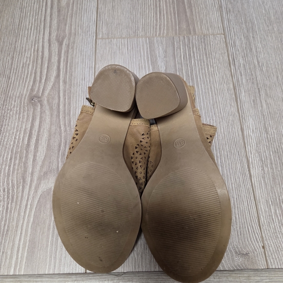 Universal Thread Block Heel Sandals - Picture 3 of 3